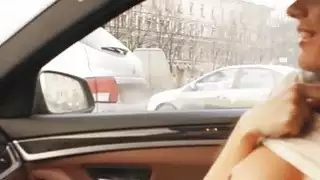 امرأة سمراء Kitana Lure لديها titties كبيرة لطيفة والحمار العصير
