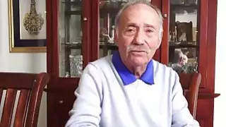 امرأة سمراء في سن المراهقة صفقات الديك كبار في الآداب المدهشة