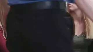 الضابط يحصل على سييرا عارية وفرقعة