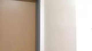 شقراء في الملابس الداخلية يحصل على النمذجة الصب
