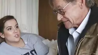 أراد كتكوت جميل كيسي وارنر لحم أسود ضخم