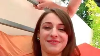 نحيف في سن المراهقة وقحة ويلو هايز كس creampied بواسطة ديك كبيرة