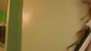 يأخذ جبهة مورو جانيت سيئة على اثنين من الديكة السوداء ضخمة وتتمتع الثلاثي الساخن