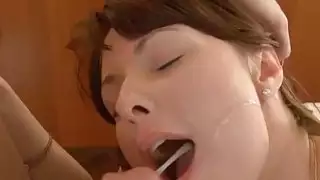 يحصل مارس الجنس لطيف كلية فاتنة على طاولة التدليك