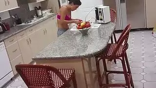 امرأة سمراء في سن المراهقة ديزي يحصل على امتدت كس مع ديك كبيرة