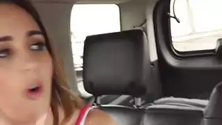 امرأة سمراء فاتنة ميا Scarlet الحصول على لها twat حفر في الهواء الطلق
