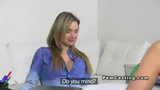 يأخذ مثليه موشوم حزام على الملابس الداخلية عن طريق الفم