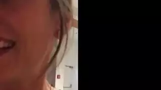 يمارس الجنس في المرحاض العام يشعر دائما مذهلة