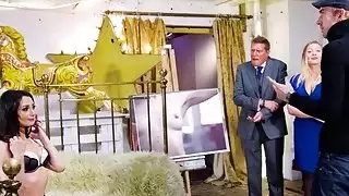 فالنتينا بيانكو ومارسها غريب الأبله مثل الأدوار