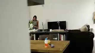 جينا فالنتينا تريد الحصول حتى مع فرنك بلجيكي الغش لها