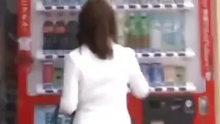 يحصل عانى المعلم الياباني من قبل حفنة من pervs في المترو