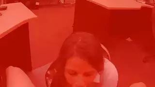 بعقب كبيرة فاتنة بيادق بوسها مسمر في backroom