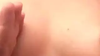 مناشدة أحمر الشعر حشو قبضة لها في كس