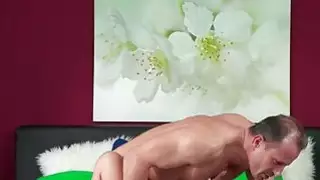 سمراء مفلس شعر خبطت في غرفة النوم
