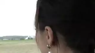 ضيق سمراء في سن المراهقة ليا Guerlin تحصل مارس الجنس في السيارة