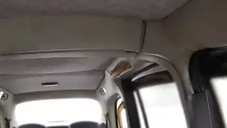 أنثى سانتا و elf صديقة قد جنس في سيارة أجرة مزورة