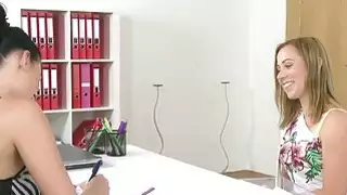 حريصة شقراء الهاوي غازل في صب