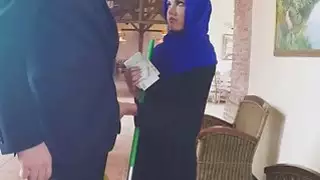 هذه المرأة العربية تأتي من أجل السرير وقد خبطت من قبل رئيسي