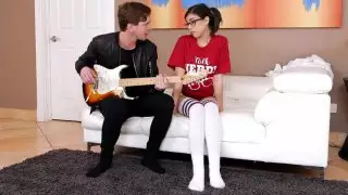 هارموني ووندر يحصل على وجهها استغل من قبل ماركوس