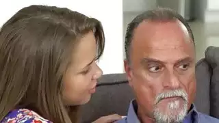 تمتص Lisa Rowe صديقها الآباء الديك مع كرات شعر