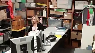 اللص زوي الهزات والضربات الكبيرة شلونج في المكتب