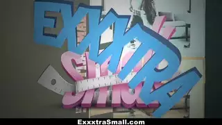 ExxxtraSmall - صغيرة فاتنة الإطار الملاعين The Parking Attendant