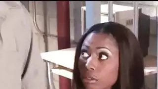 الأبنوس مارس الجنس داخل السجن