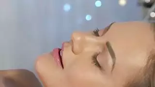مدلك الثدي ضخمة يمسح من قبل رائع