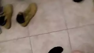 مراهق هواة يظهر عمل سخيف عظمى
