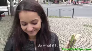 التقطت يورو facialized في الهواء الطلق بعد ركوب الخيل