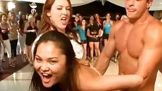 متجرد يحصل له من الصعب dong فرحة بالفرخ