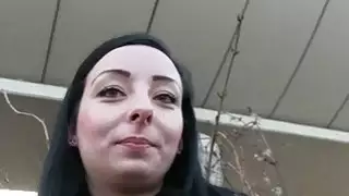 تشيكي امرأة سمراء الهاوي فرقعة في الهواء الطلق بوف