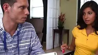 في سن المراهقة اليشم والخطوة أمي Soffie منح رئيس لقضيب كبير