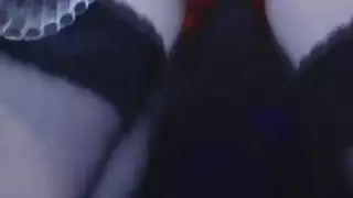 الفاتنة في جوارب استمنى