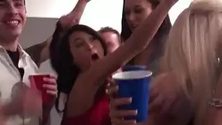 Smokin جنسي في سن المراهقة fuckfest