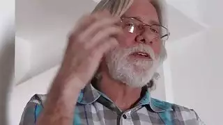 صغيرتي ألينا دمر بواسطة dudes أسود قضيب