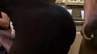 الفتيات قرنية في وضع مص الديك كرات الطرف مص smouching