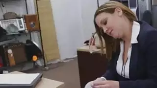 جاء كتكوت مثير جدا من نوع الأعمال إلى المتجر والمتأنق حصلت عليها عارية