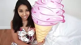 مراهقة مذهلة ياسمين سامرز يأخذ ديك كبيرة والتمتع بها