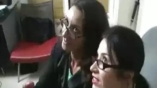 اثنين ميلف صيد الرجل الرجيج قبالة لعارضة الصور