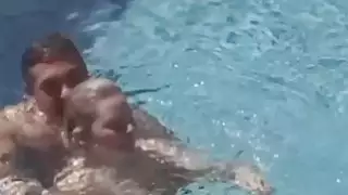الزوجان الهواة المتزوجين أول مرة العهر منفتحين