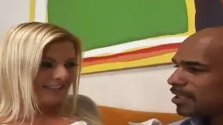 Bigtits شقراء في سن المراهقة مارس الجنس بي بي سي