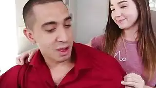رجل وشم يجري الخام حقا مع امرأة سمراء الساخنة في سن المراهقة