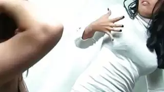 مثليه BBW العمل اخترقت الثديين الزيتية الكبيرة