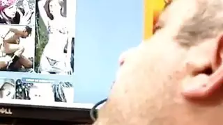 هواة في سن المراهقة في الهواء الطلق الجنس ومراهق كبير الثدي اللعنة أول مرة حتى هناك