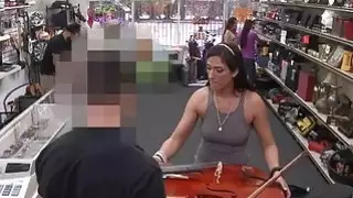 البرازيلي والشماله لها في Pawshop