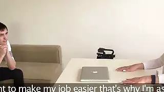 وكيل الإناث يحصل الحمار شاعر من الشباب المتأنق