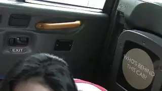 خبطت الشرج افتضاحي في سيارة أجرة مزورة