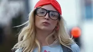 نحيف في سن المراهقة piper perri قصفت على أريكة