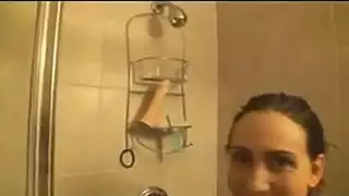 سخيف لاتينا في الحمام بوف